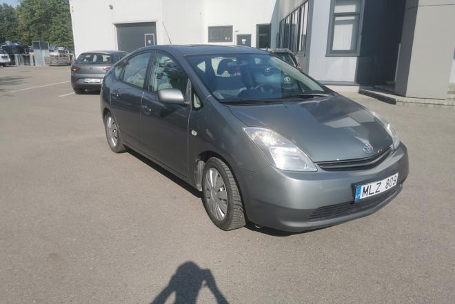 Toyota Prius nuoma (benzinas/dujos/elektra)-0