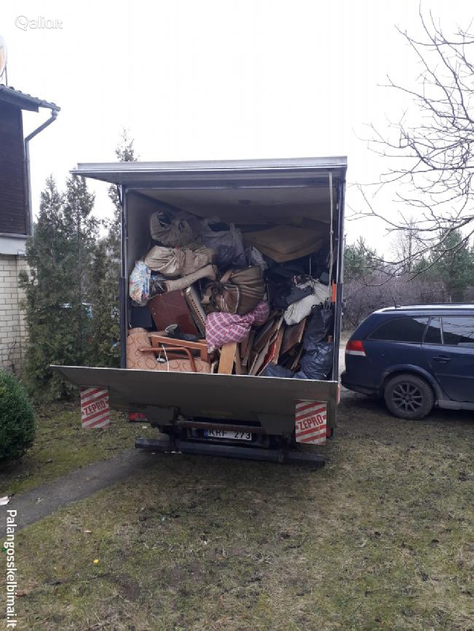 Senų baldų išvežimas-0