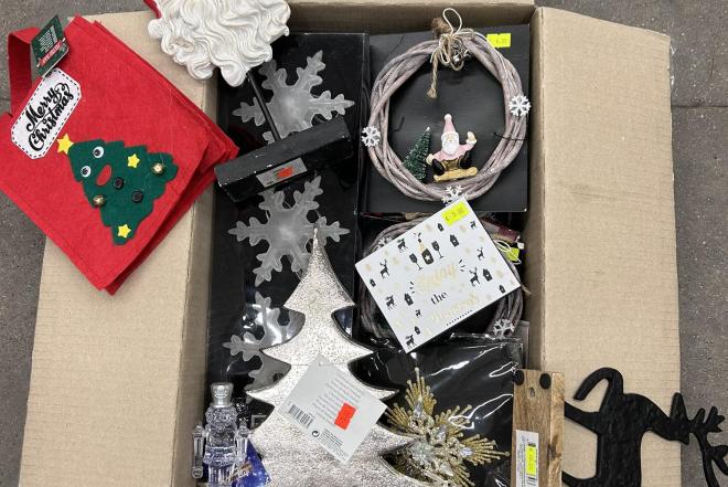 Įvairių kalėdinių dekoracijų išpardavimas-0