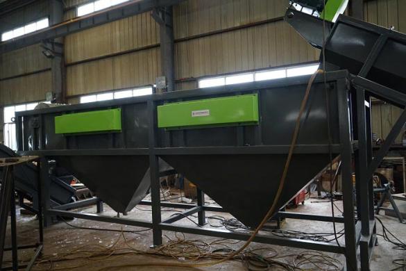 Лentelės plėvės (polimerų) plovimo linija LDPE - 300 kg/val.-0