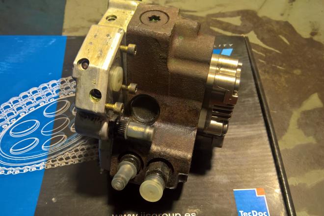 Kuro siurblys Volvo-S60. 0445010043-0