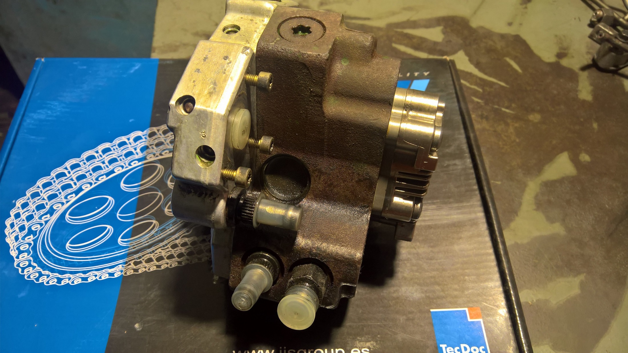 Kuro siurblys Volvo-V70. 0445010043-0