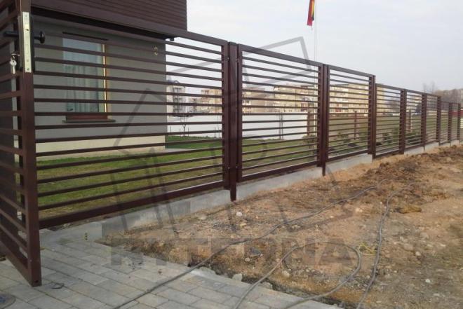 Skardinės žaliuzi ir vertikalios tvoros, vartai-0