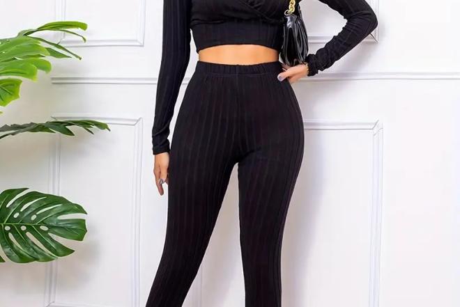 Moteriškas dviejų dalių rinkinys palaidinė + kelnės, juodos spalvos 23635-0