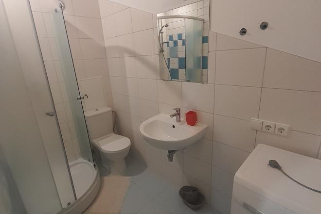 Išnuomojamas 3 k. Butas Žvejų g. Senamiestyje. Plotas 45 kv.m. Autonominis šildimas-0