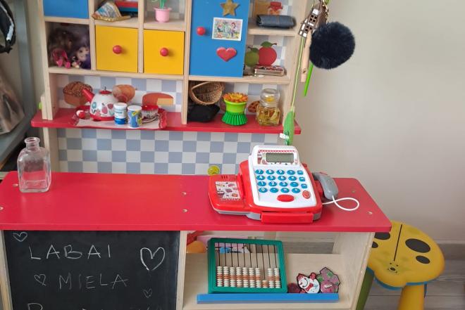 Parduodu vaikišką žaidimą-virtuvėlę. 25 eur.-0