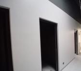 Vidaus sienų tinkavimas kalkiniu cementiniu tinko mišiniu-0