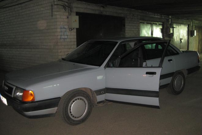 Parduoda Audi 100-0