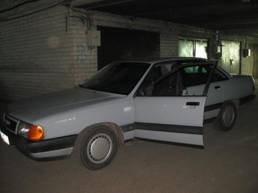 Parduoda Audi 100-0