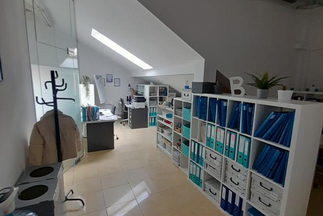 Išnuomojamos 54 kv.m. Patalpos, ofisui, grožio salonui. Senamiestyje Tiltų g-0