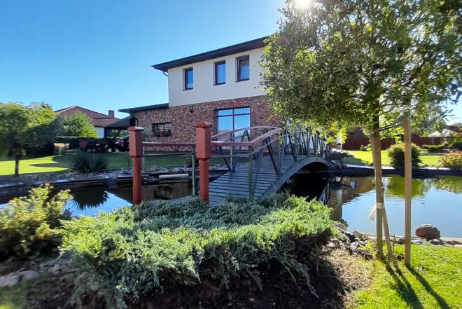 Slengių gyvenvietėje parduodamas 2 aukštų namas. Bendras plotas 170 kv.-0