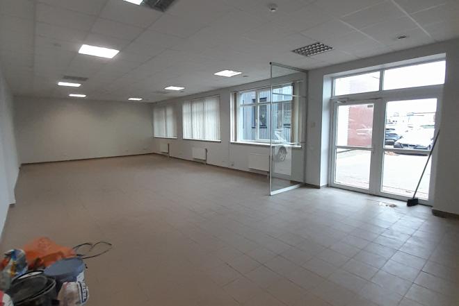 Išnuomojamos178 kv.m. Patalpos tinkamos prekybai, nedidelei gamybai, ofisui. Šilutės pl.-0