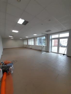 Išnuomojamos 88 kv.m. Patalpos tinkamos prekybai, nedidelei gamybai, ofisui. Šilutės pl.-0