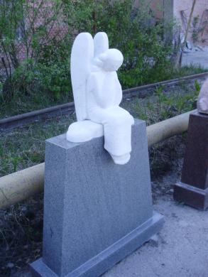 Skulptūriniai antkapiniai paminklai-1