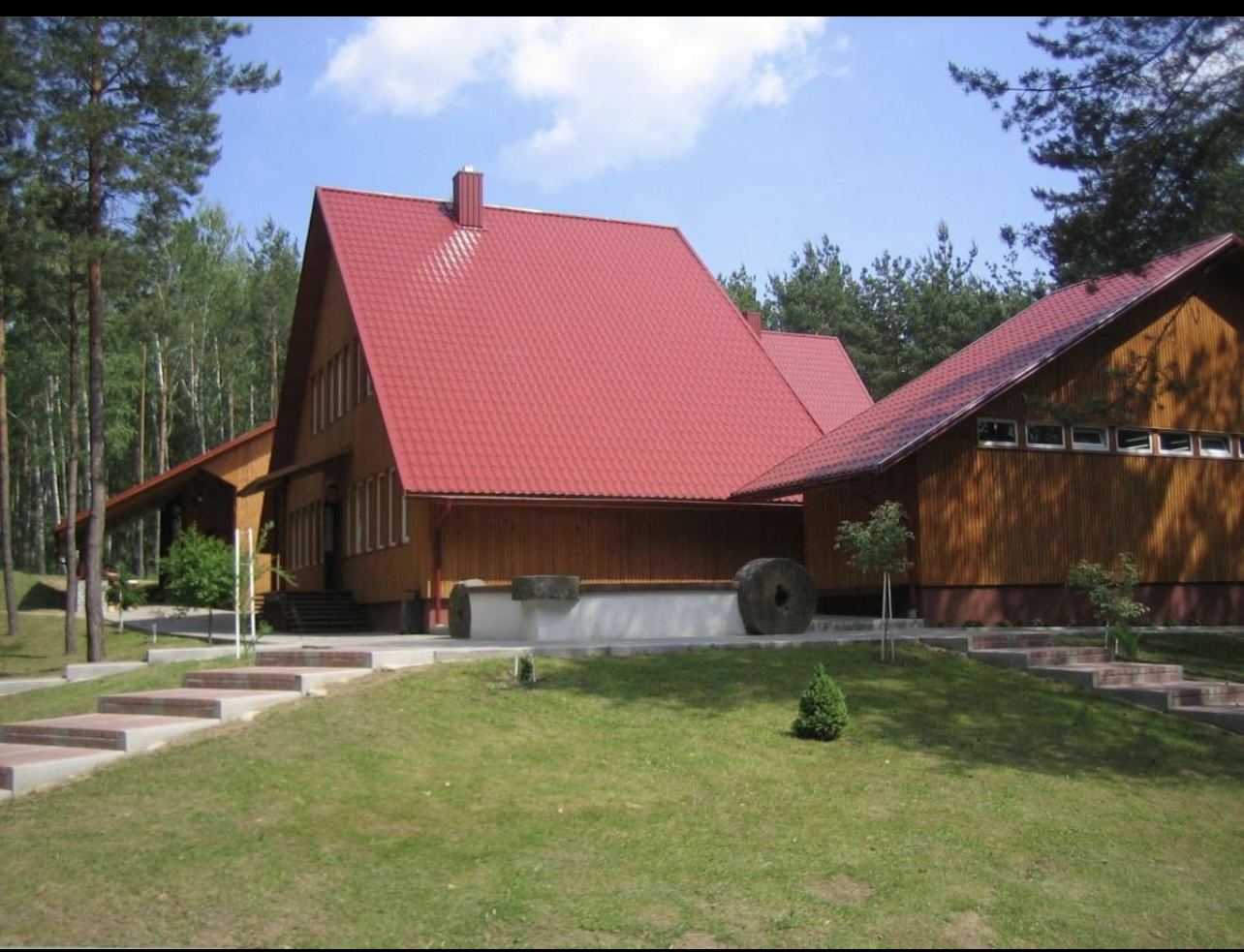 Poilsiavietė 150 vietu.Pirtis ant ežero kranto.34ha žemės.-0