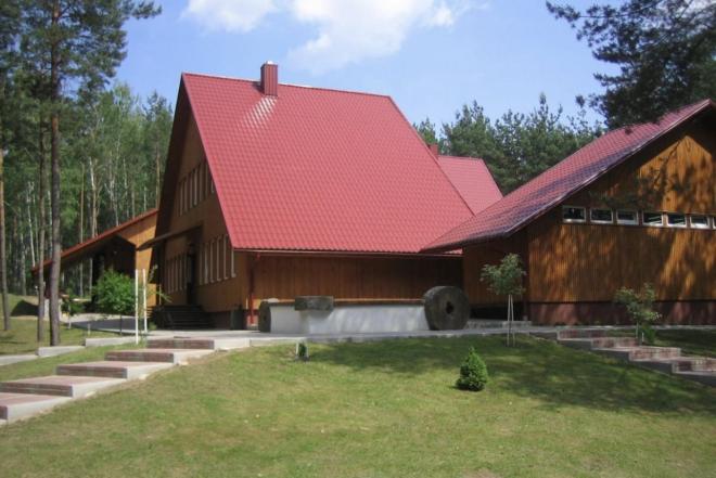 Poilsiavietė 150 vietu.Pirtis ant ežero kranto.34ha žemės.-0