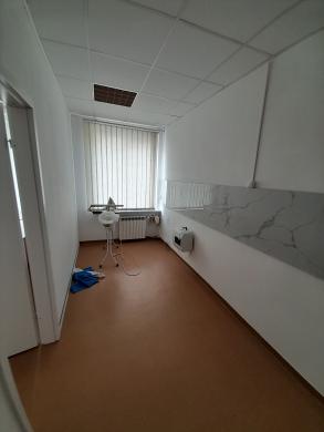Išnuomojamos 37 kv.m. Patalpos Šaulių g., tinkamos grožio - paslaugų - procedūroms - ofisui-1
