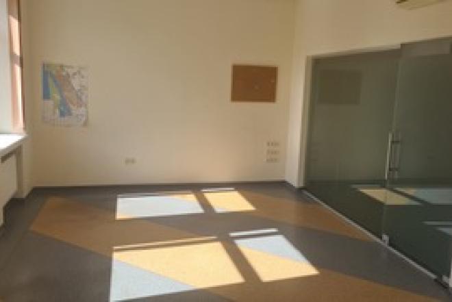 Išnuomojamos 30,31 kv.m. Administracinės patalpos Paryžiaus Komunos g.-0