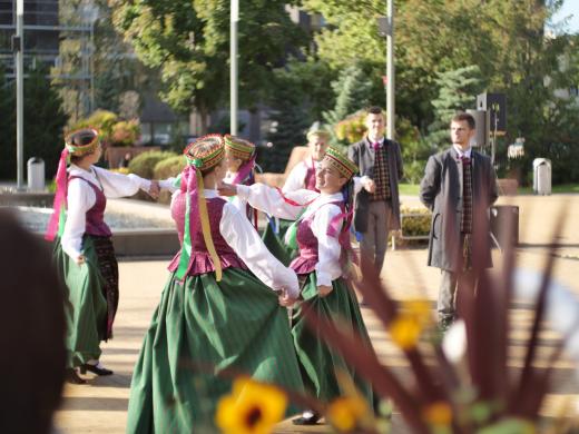 LK Vilniaus įgulos karininkų ramovės liaudiškų šokių ansamblis „Neris”-3
