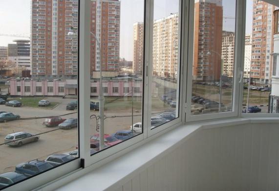 Balkonų stiklinimas-2