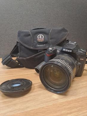 Fotoaparatas Nikon D90 su objektyvu 18-200-1