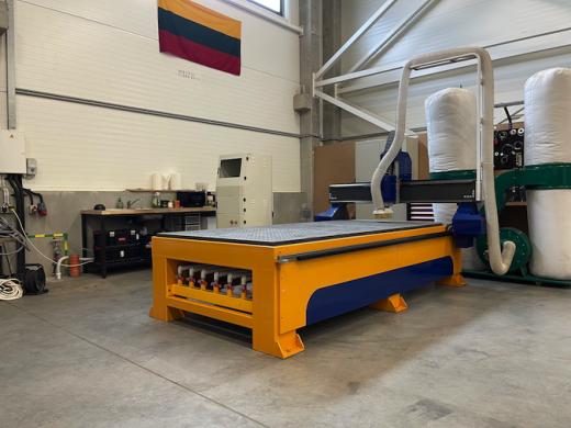 CNC frezavimo staklės su vakuumu-2
