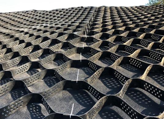 Geojuostos - šlaitų sutvirtinimui, tvenkinių krantams, aikštelėms, keliams, pakrančių tvirtinimas, šlaito tvirtinimas, kelio tiesimas, aikštelių įrengimas, tvenkinių krantų tvirtinimas, geokorys, geocelės, geojuostos, korys, geosistemos, šlaito slinkimas-5