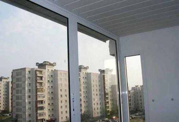 Balkonų stiklinimas-3
