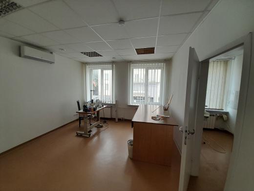 Išnuomojamos 60 kv.m. Patalpos Šaulių g., tinkamos grožio - paslaugų - procedūroms - ofisui. Yra 2 kriauklės-2