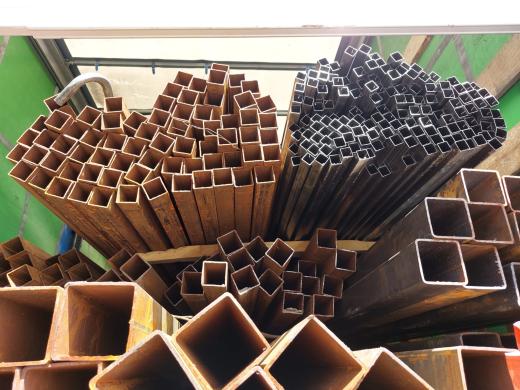 Metalas, Kvadratiniai ir stačiakampiai vamzdžiai, armatūra-4