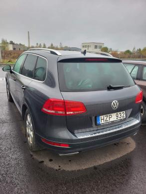 VOLKSWAGEN TOUAREG-1