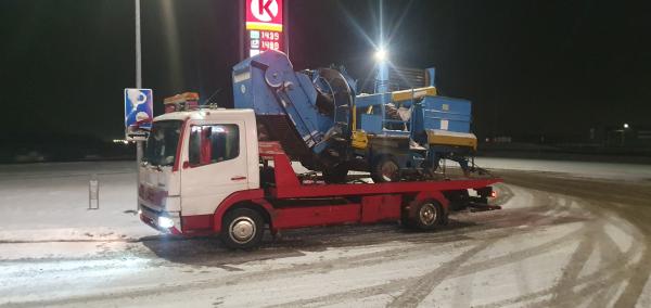 #Tralas Vilniuje  #Techninė pagalba  #Pagalba kelyje #Traliukas #Evakuatorius  861313884  Pervežame automobilius,mikroautobusus,džipus, bobcatus ir visą kitą kas telpa į 7m.×2,5m. iki 4,5 t. Sąskaitos faktūros Protingos kainos 861313884-6
