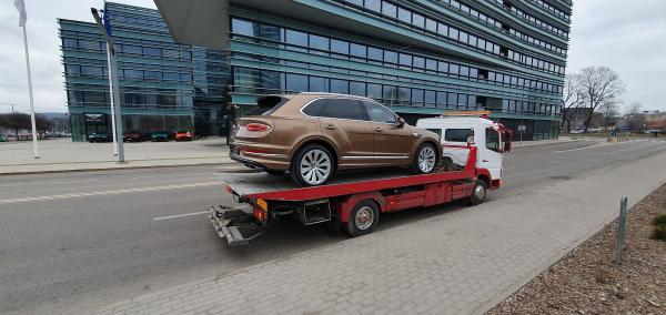 #Tralas Vilniuje  #Techninė pagalba  #Pagalba kelyje #Traliukas #Evakuatorius  861313884  Pervežame automobilius,mikroautobusus,džipus, bobcatus ir visą kitą kas telpa į 7m.×2,5m. iki 4,5 t. Sąskaitos faktūros Protingos kainos 861313884-4