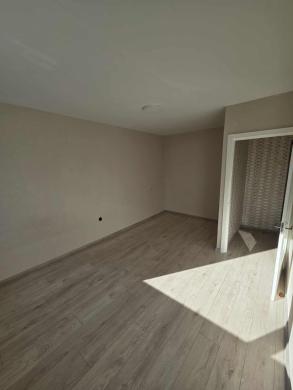 Parduodamas 25,7 kv.m. 1 kambario butas Debreceno g. 8-1