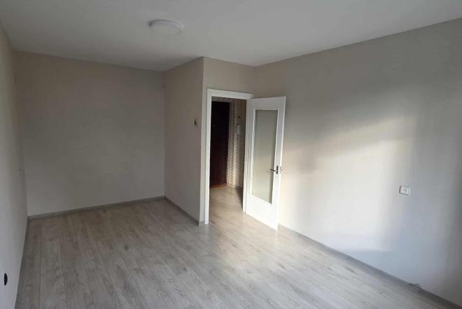 Parduodamas 25,7 kv.m. 1 kambario butas Debreceno g. 8-0