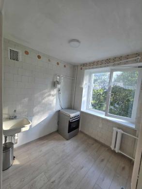 Parduodamas 25,7 kv.m. 1 kambario butas Debreceno g. 8-6