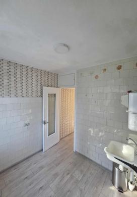 Parduodamas 25,7 kv.m. 1 kambario butas Debreceno g. 8-5