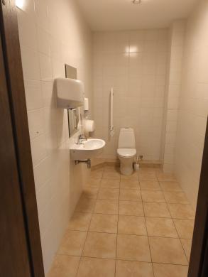 Išnuomojamos įvairios pilnai paruoštos patalpos centre Naujoji Uosto g. Klaipėda-2