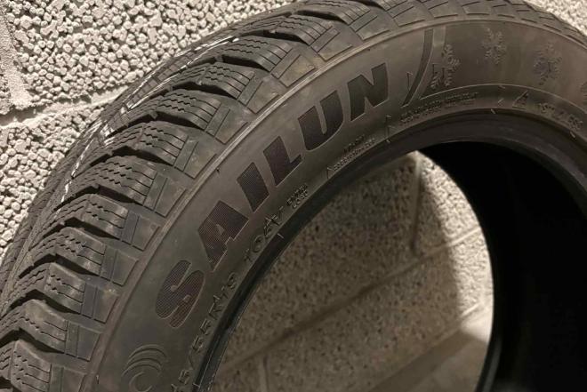 Sailun geros žieminės padangos, 2vnt R19/235/55, galiu atvezti uz sutarta kaina.-0