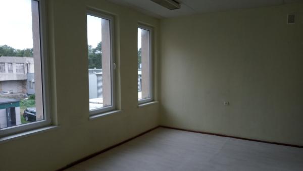 LIEPOJOS G. 10A, 2 AUKŠTE NUOMOJAMOS BIURO (KITA) PATALPOS. PLOTAS: 23 KV. M. ARBA 37 KV. M.-1