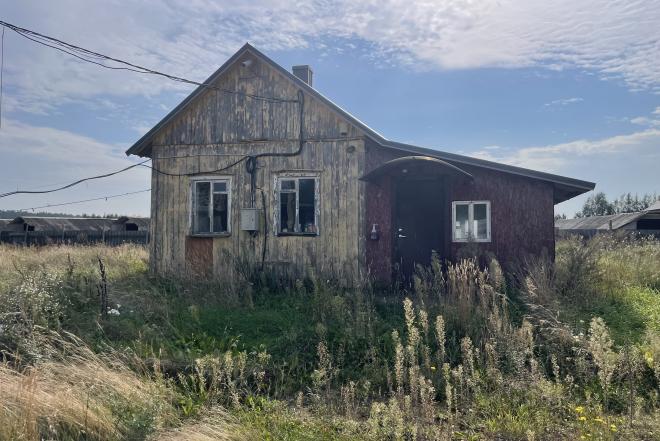 Žemės sklypą su statiniais, adresu Kelmės raj. sav.,  Šaukėnų sen., Beržėnų II k. 2 A.-0