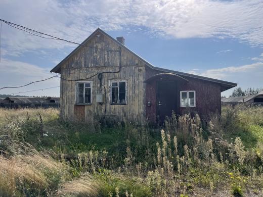 Žemės sklypą su statiniais, adresu Kelmės raj. sav.,  Šaukėnų sen., Beržėnų II k. 2 A.-0