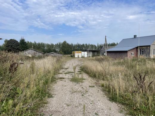 Žemės sklypą su statiniais, adresu Kelmės raj. sav.,  Šaukėnų sen., Beržėnų II k. 2 A.-1