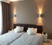 Dvigulė lova su 2 atskirais čiužiniais 2m.ilgis 2m.plotis,reiktu pasitvarkyti šonus, bet šiaip tvarkingos bukles ir lova ir čiužiniai, reiktų išsirinkti ir išsivežti patiems, Pilaiteje.-0