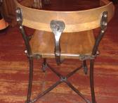 Vienetinės, pagal specialų užsakymą pas kalvį pagamintos ąžuolinės kėdės.-0