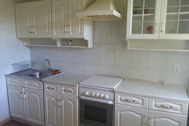 Išnuomojamas tvarkingas ir jaukus 1 kambario butas (1a/5) Dainų raj., Dainų g. prie PC “Kubas - Lyra” su baldais Šiauliuose.-0