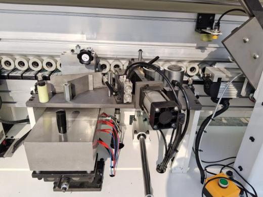 20-09-509 Kraštų užklijavimo staklės WOODLAND MACHINERY (su lankstų gręžimo funkcija)  (naujos)-3