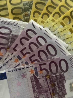 Skubios paskolos su užstatu NT, automobiliu-0