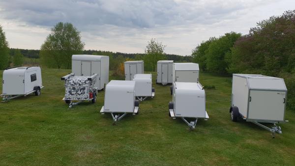 Kietašonės priekabos lengviesiems automobiliams-1