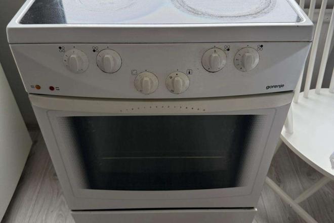 Gorenje elektrinė viryklė su elektrine orkaite, stiklo keraminis paviršius, tvarkinga, galiu atvezti uz sutarta kaina.-0
